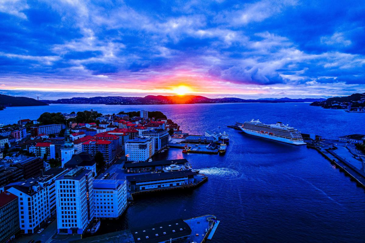 https://thedroningcompany.com/images/1463/gallery/harbor-sunset-4-1777494716.jpeg