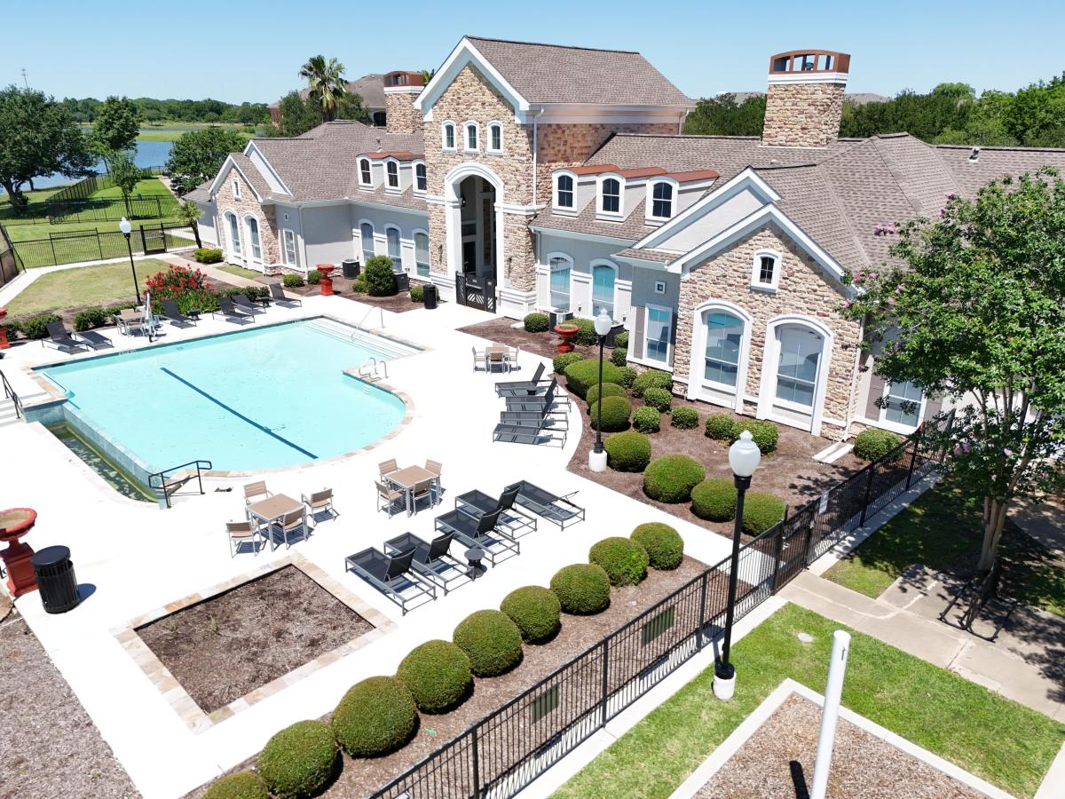 https://thedroningcompany.com/images/1600/gallery/0012-pool-wide-landscaping-1778699751.jpg