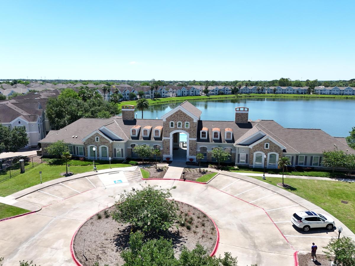 https://thedroningcompany.com/images/1600/gallery/0015-entrance-lake-behind-1778699749.jpg