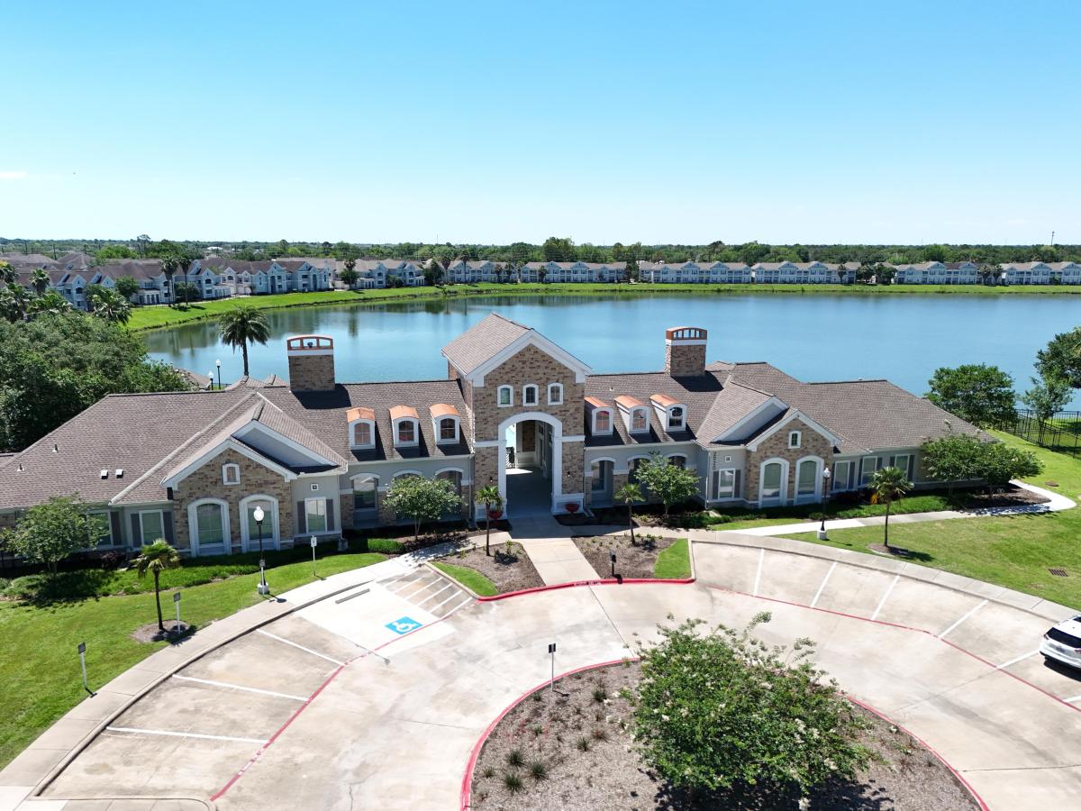 https://thedroningcompany.com/images/1600/gallery/0016-clubhouse-lake-headon-1778699746.jpg